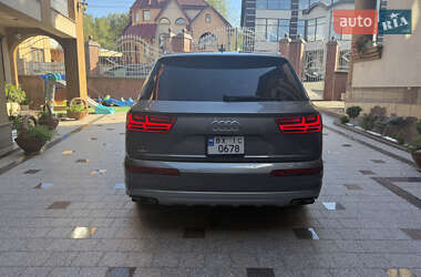 Позашляховик / Кросовер Audi Q7 2016 в 