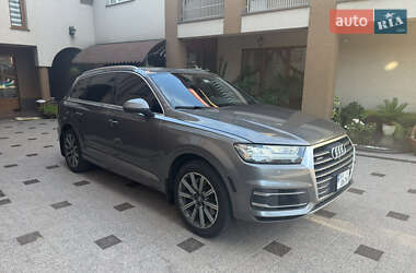 Позашляховик / Кросовер Audi Q7 2016 в 