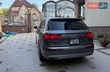 Позашляховик / Кросовер Audi Q7 2016 в 