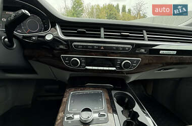 Позашляховик / Кросовер Audi Q7 2016 в 