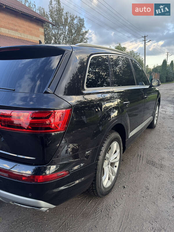 Позашляховик / Кросовер Audi Q7 2019 в Дубні
