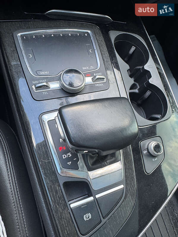 Позашляховик / Кросовер Audi Q7 2019 в Дубні