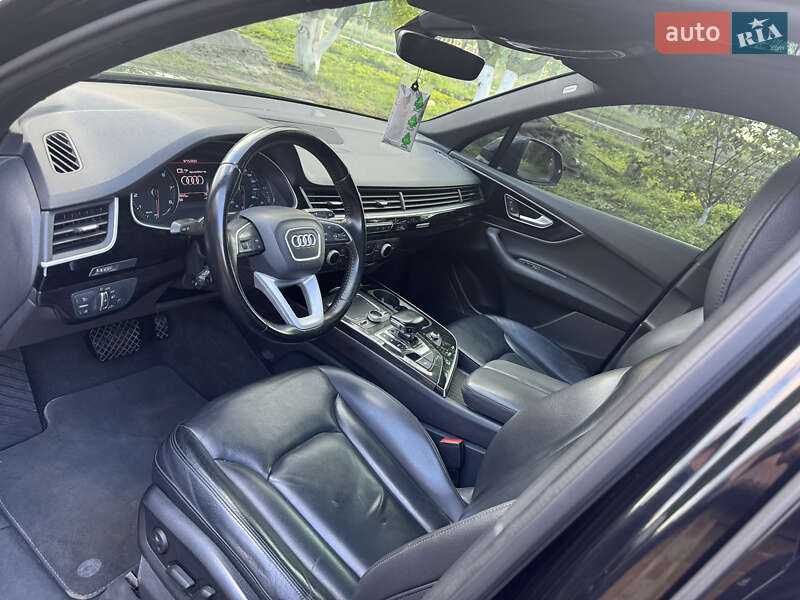 Позашляховик / Кросовер Audi Q7 2019 в Дубні