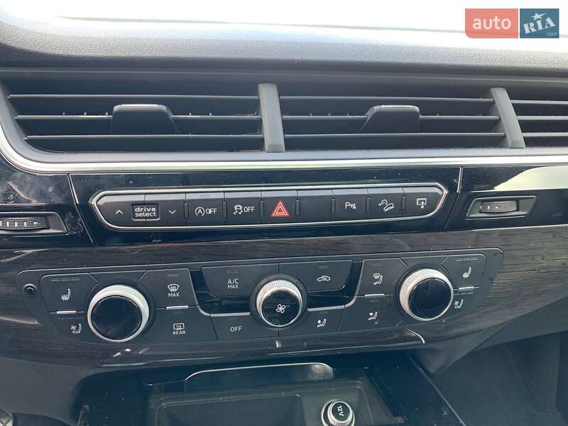 Позашляховик / Кросовер Audi Q7 2017 в Стрию