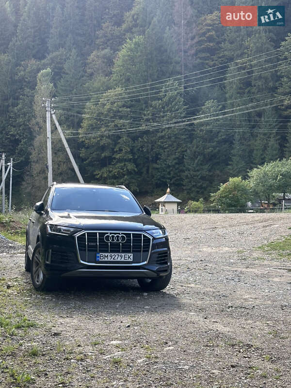 Позашляховик / Кросовер Audi Q7 2019 в 
