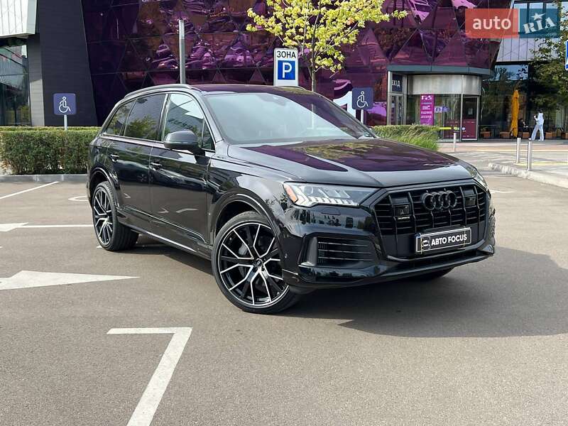 Позашляховик / Кросовер Audi Q7 2020 в 