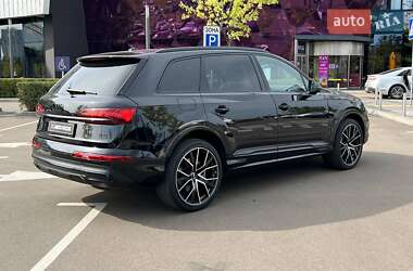 Позашляховик / Кросовер Audi Q7 2020 в 