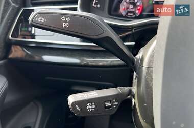 Позашляховик / Кросовер Audi Q7 2020 в 