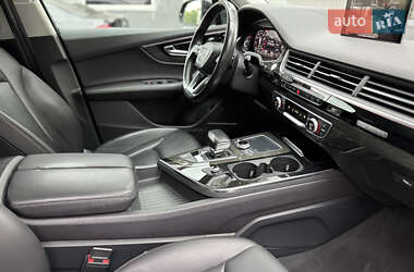 Внедорожник / Кроссовер Audi Q7 2016 в 