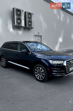 Внедорожник / Кроссовер Audi Q7 2016 в 