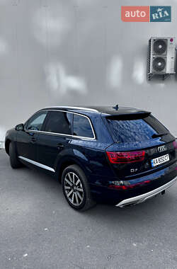 Внедорожник / Кроссовер Audi Q7 2016 в 