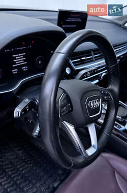 Внедорожник / Кроссовер Audi Q7 2016 в 