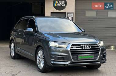Позашляховик / Кросовер Audi Q7 2015 в 