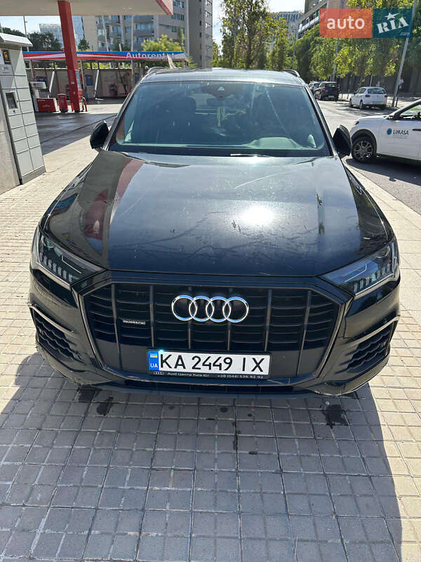 Внедорожник / Кроссовер Audi Q7 2020 в 
