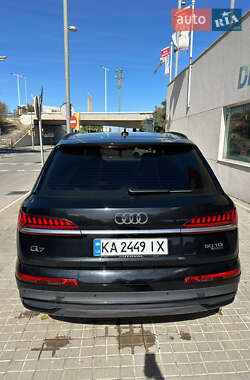 Внедорожник / Кроссовер Audi Q7 2020 в 