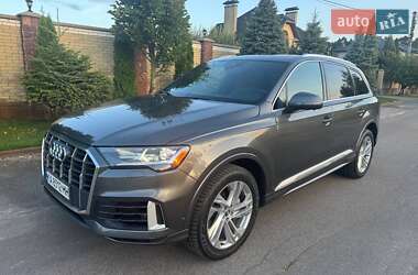 Позашляховик / Кросовер Audi Q7 2020 в 