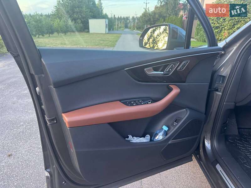 Позашляховик / Кросовер Audi Q7 2020 в Києві