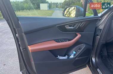 Позашляховик / Кросовер Audi Q7 2020 в 
