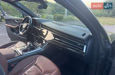 Позашляховик / Кросовер Audi Q7 2020 в 