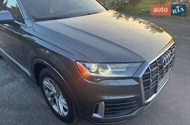 Позашляховик / Кросовер Audi Q7 2020 в 