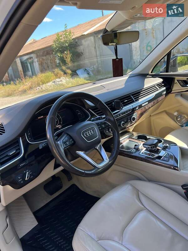 Внедорожник / Кроссовер Audi Q7 2016 в Днепре