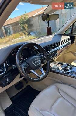 Позашляховик / Кросовер Audi Q7 2016 в 