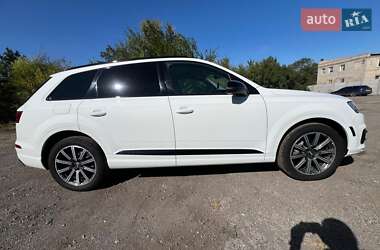 Позашляховик / Кросовер Audi Q7 2016 в 