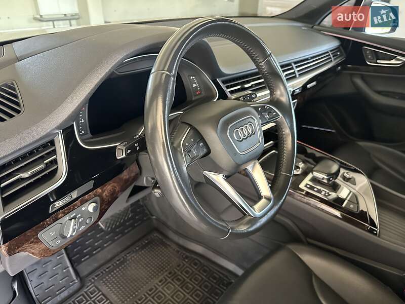Позашляховик / Кросовер Audi Q7 2018 в Києві