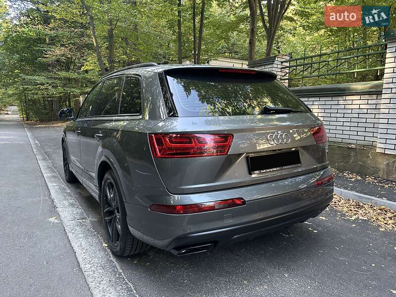 Позашляховик / Кросовер Audi Q7 2018 в Києві