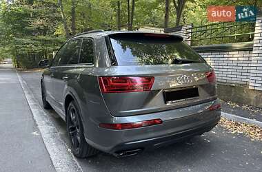 Внедорожник / Кроссовер Audi Q7 2018 в 