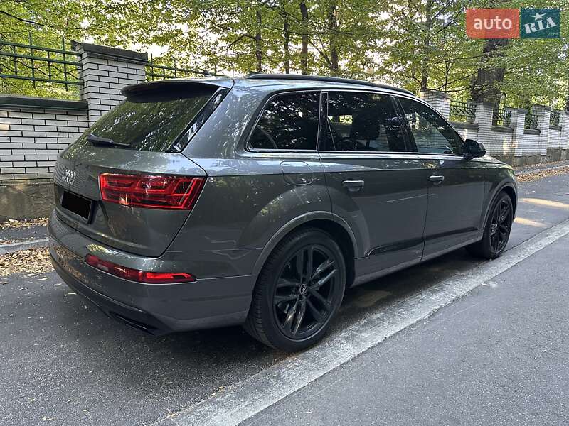 Позашляховик / Кросовер Audi Q7 2018 в Києві