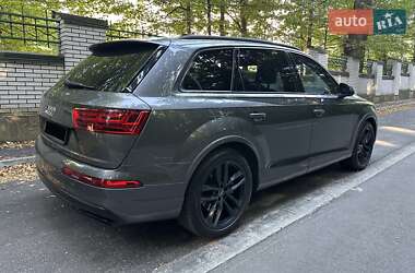 Внедорожник / Кроссовер Audi Q7 2018 в 