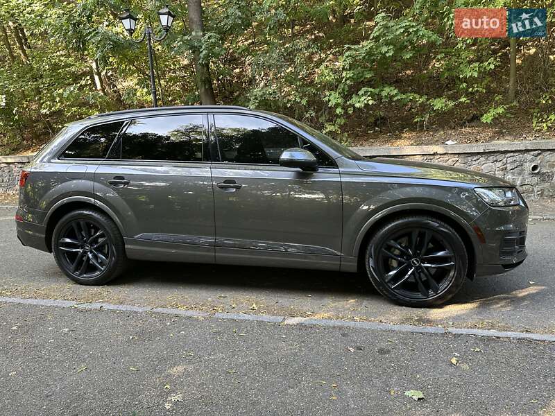 Позашляховик / Кросовер Audi Q7 2018 в Києві