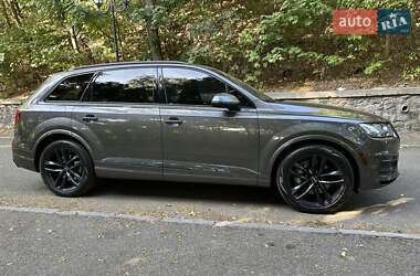 Внедорожник / Кроссовер Audi Q7 2018 в 