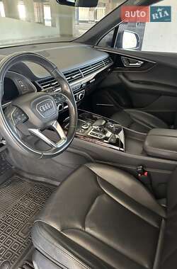Внедорожник / Кроссовер Audi Q7 2018 в 