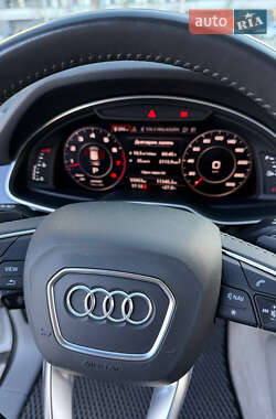 Позашляховик / Кросовер Audi Q7 2019 в 