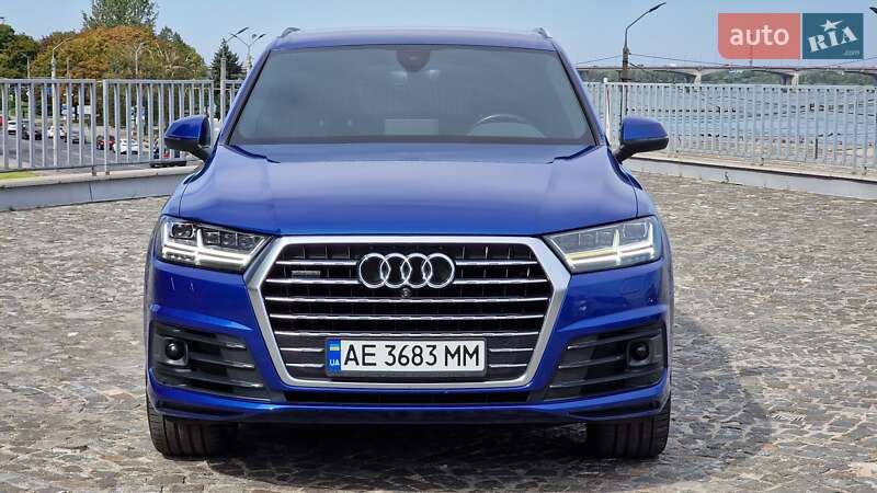 Позашляховик / Кросовер Audi Q7 2017 в Дніпрі