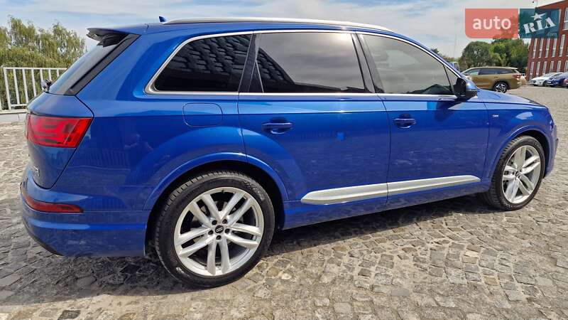 Позашляховик / Кросовер Audi Q7 2017 в Дніпрі