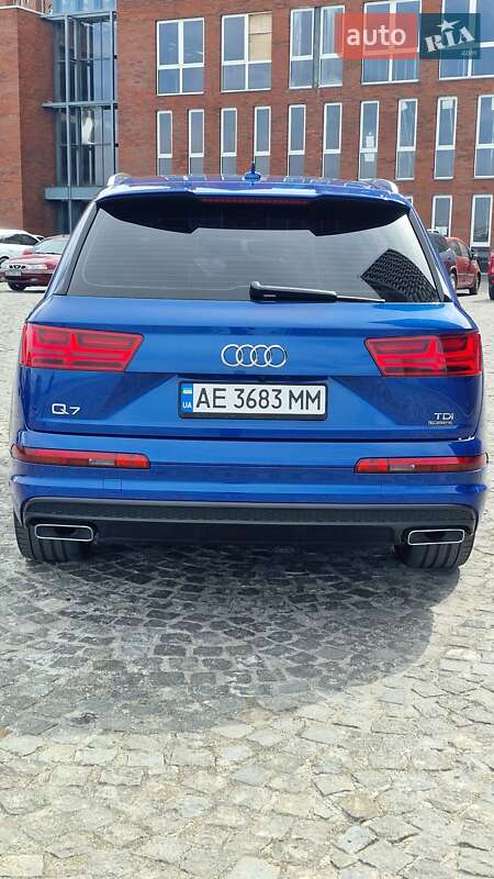 Позашляховик / Кросовер Audi Q7 2017 в Дніпрі