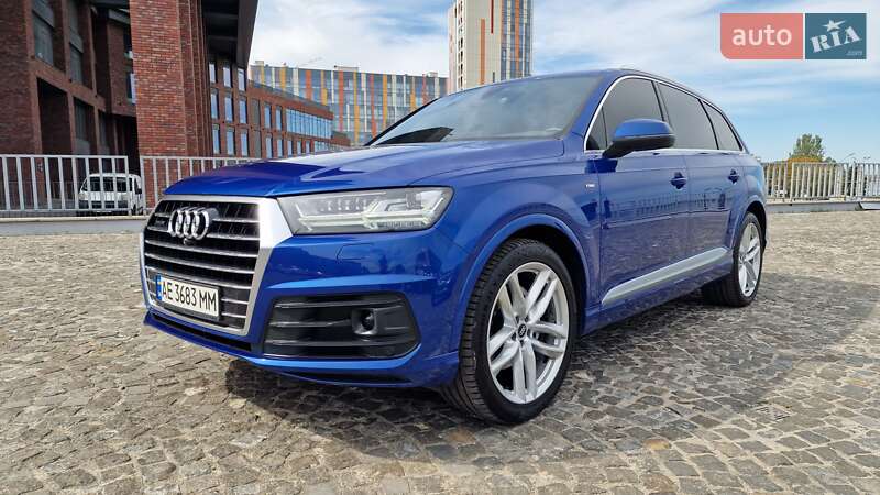 Внедорожник / Кроссовер Audi Q7 2017 в 