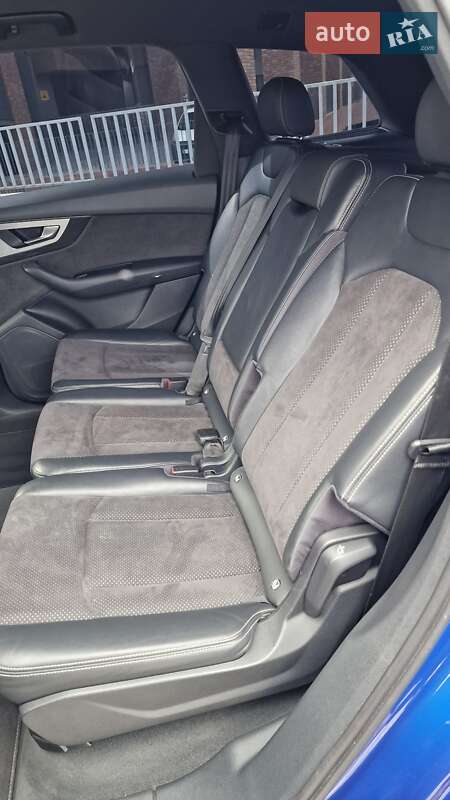 Позашляховик / Кросовер Audi Q7 2017 в Дніпрі