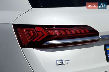 Внедорожник / Кроссовер Audi Q7 2022 в 