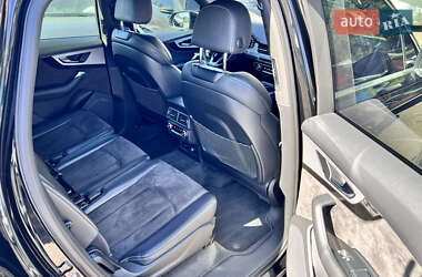 Позашляховик / Кросовер Audi Q7 2018 в 