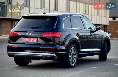 Позашляховик / Кросовер Audi Q7 2018 в 