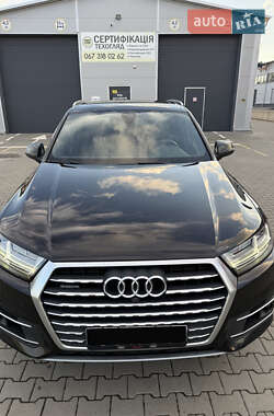 Внедорожник / Кроссовер Audi Q7 2016 в 