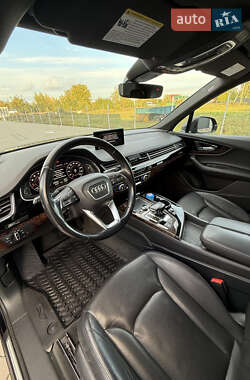 Внедорожник / Кроссовер Audi Q7 2016 в 