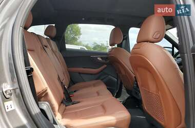 Позашляховик / Кросовер Audi Q7 2021 в 