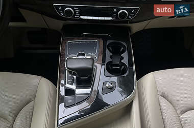 Позашляховик / Кросовер Audi Q7 2016 в 