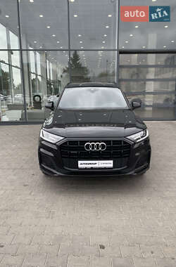 Позашляховик / Кросовер Audi Q7 2021 в 