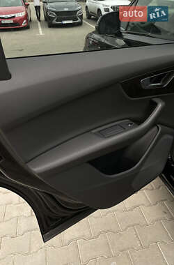 Позашляховик / Кросовер Audi Q7 2021 в 